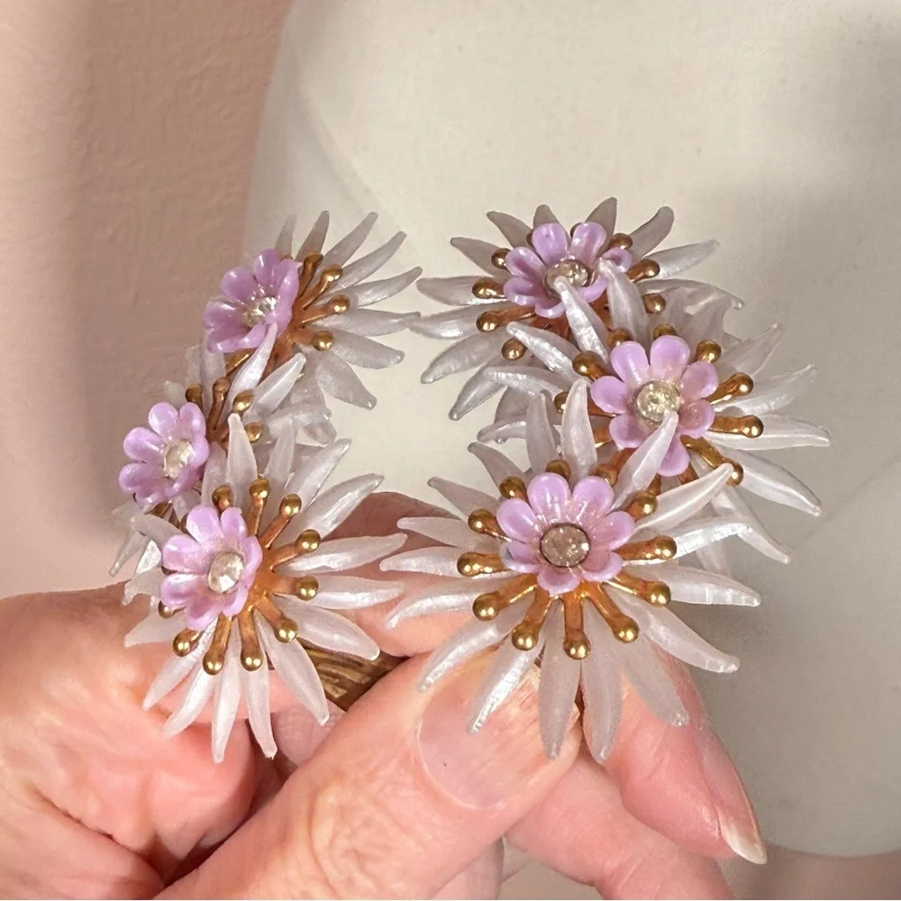 Vintage 1940 50 Oversized Plastic Lavender Fairycore clip ear crawler earrings - Picture 14 of 17